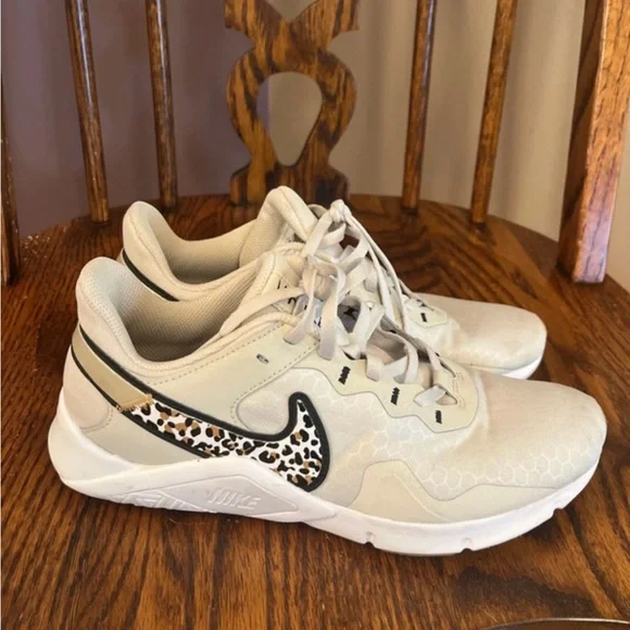 Nike Women's White Leopard Athletic Shoes - Picture 3 of 6